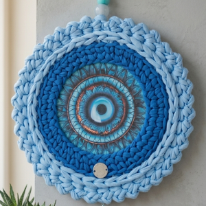 Mandala Olho Grego em Crochê Azul – Proteção e Decoração para Parede - Modelo 3